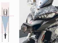Flagra do site MCN revelando a tecnologia do piloto automático adaptativo avaliada pela Ducati