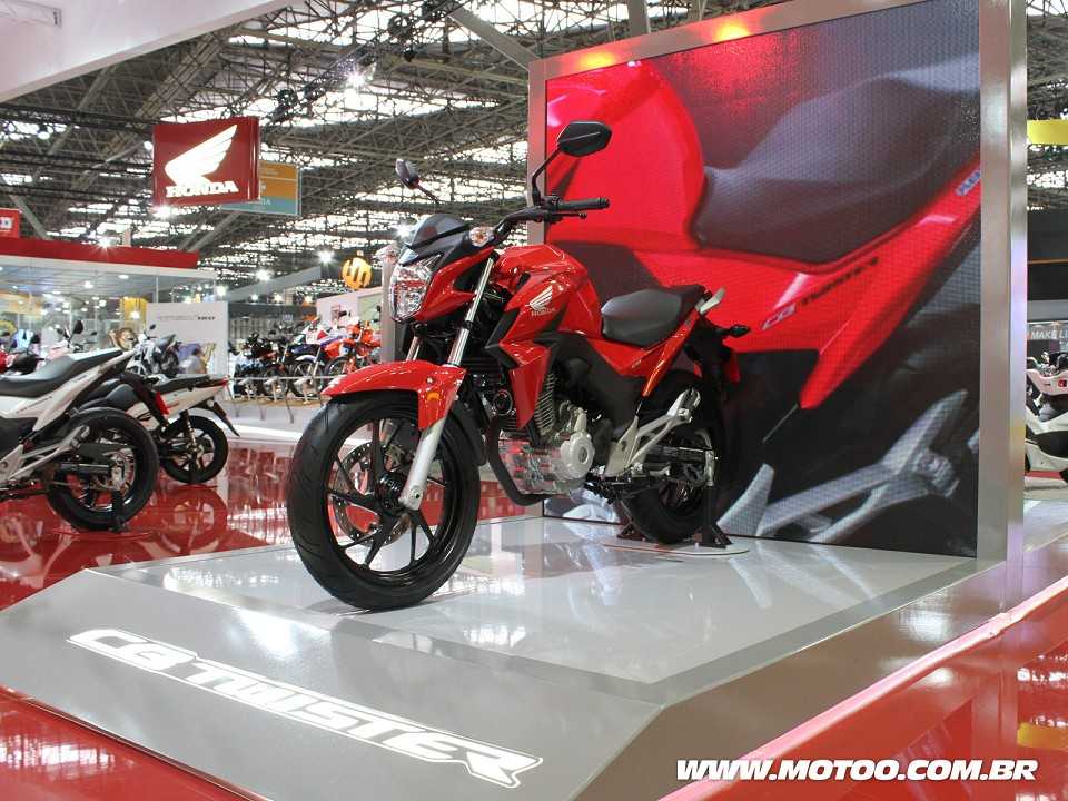 HondaCB Twister 2015 - 3/4 frente