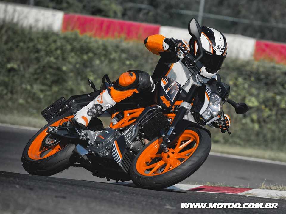 KTM390 Duke 2016 - 3/4 frente