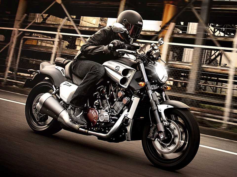 YamahaVMax 2016 - 3/4 frente