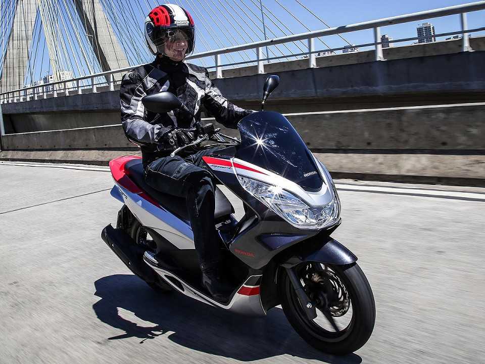 HondaPCX 150 2018 - 3/4 frente