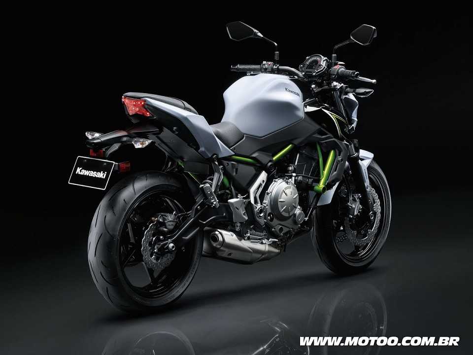 KawasakiZ650 2017 - 3/4 traseira