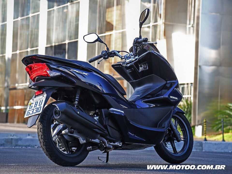 Honda PCX 2018 segue sem grandes mudanças e mantém preço - MOTOO