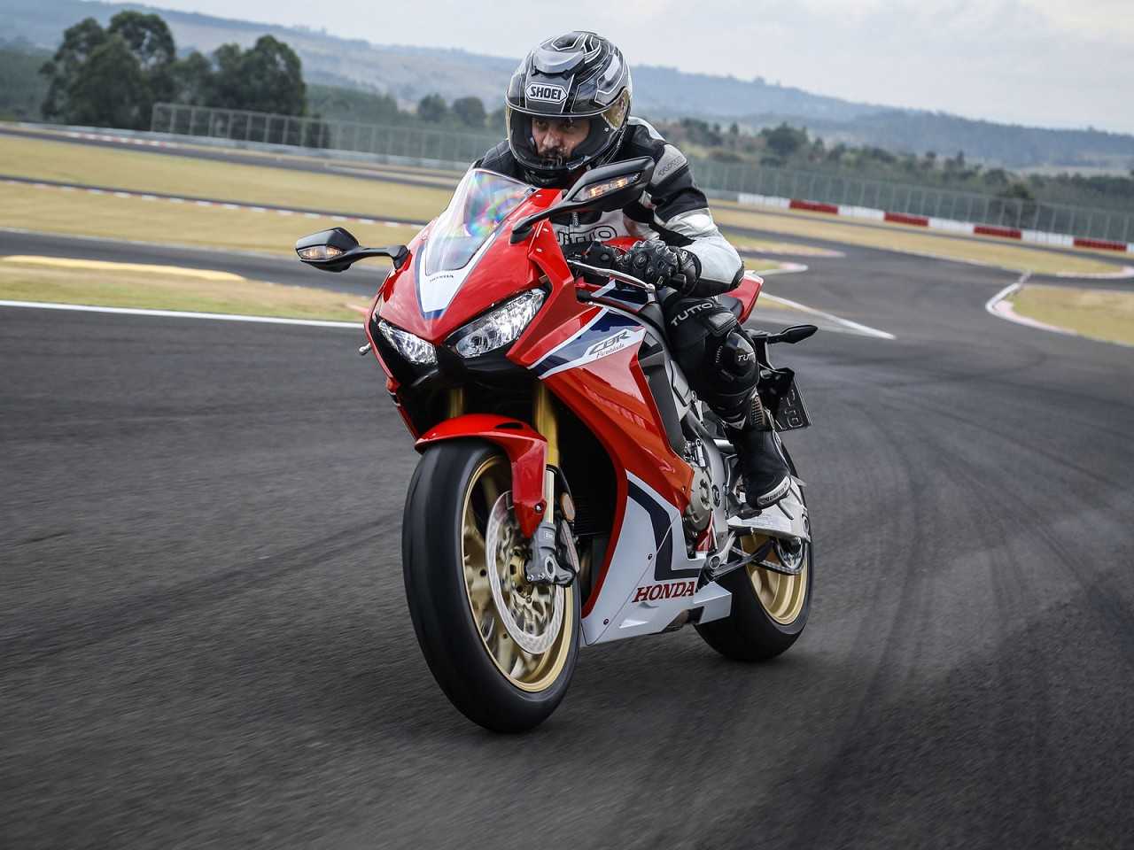 HondaCBR 1000RR 2018 - 3/4 frente