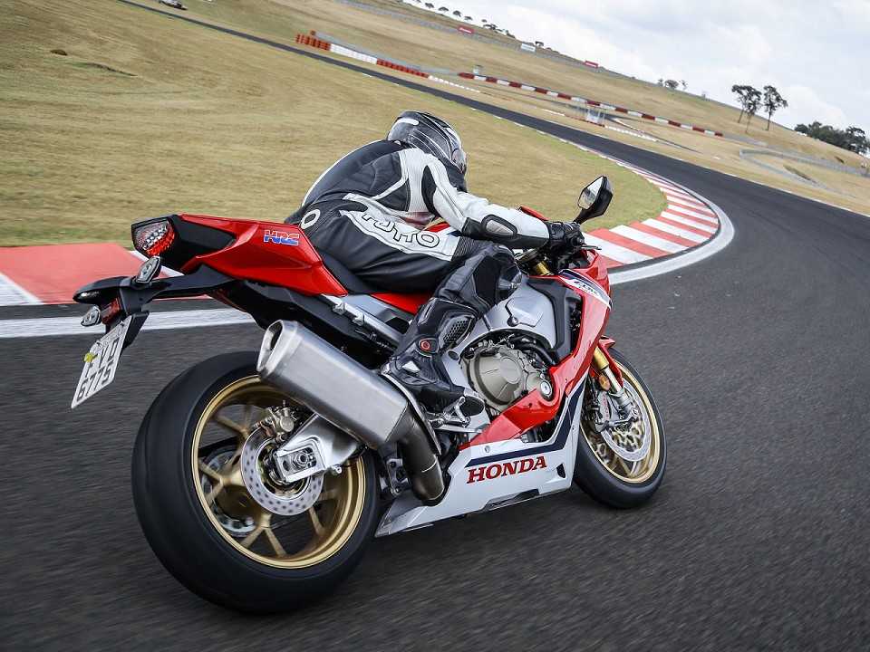 HondaCBR 1000RR 2018 - 3/4 traseira