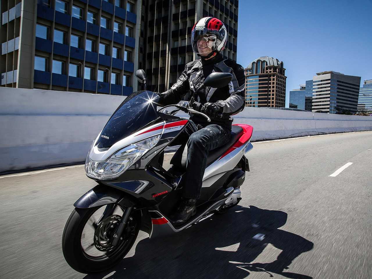 HondaPCX 150 2018 - 3/4 frente