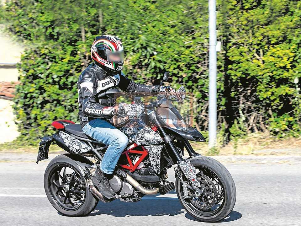 Flagra da Ducati Hypermotard com modifica?§?µes para 2019