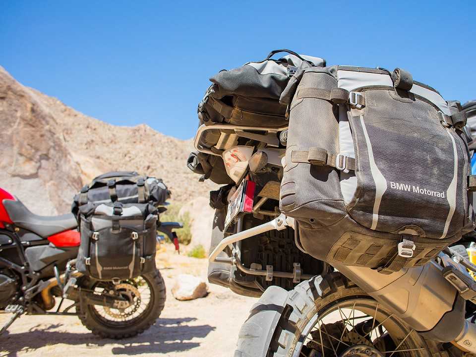 Moto BMW equipada com os Atacama Cases