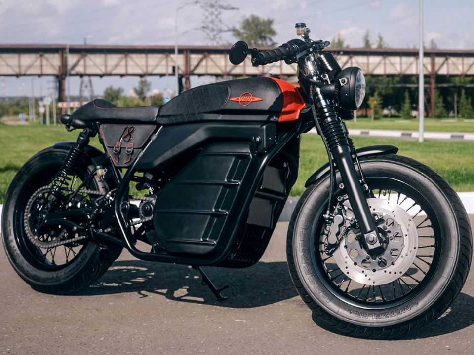 Acima a Cafe Racer revelada pela Kalashnikov