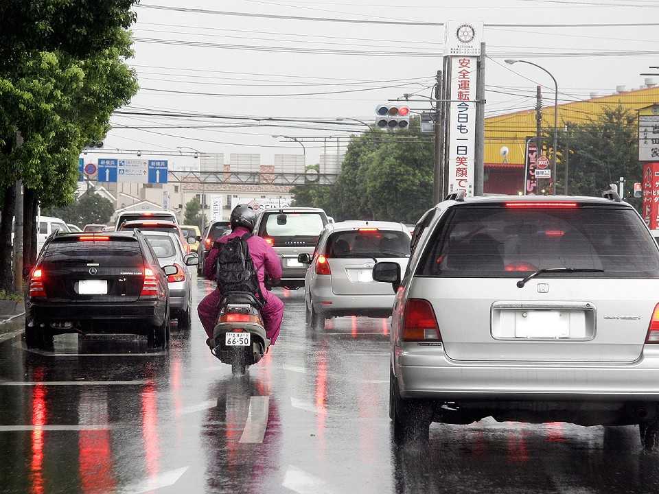 Pilotar em dias chuvosos requer atenÃ§Ã£o redobrada