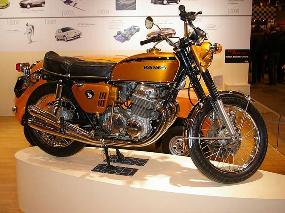 Acima a Honda CB750