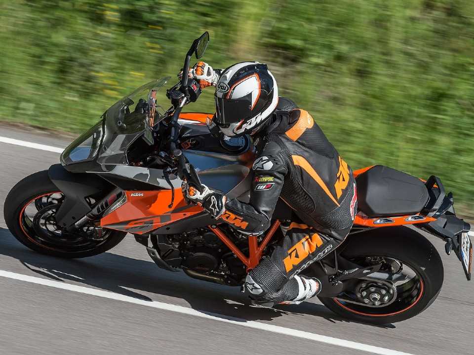 Acima a KTM Super Duke GT