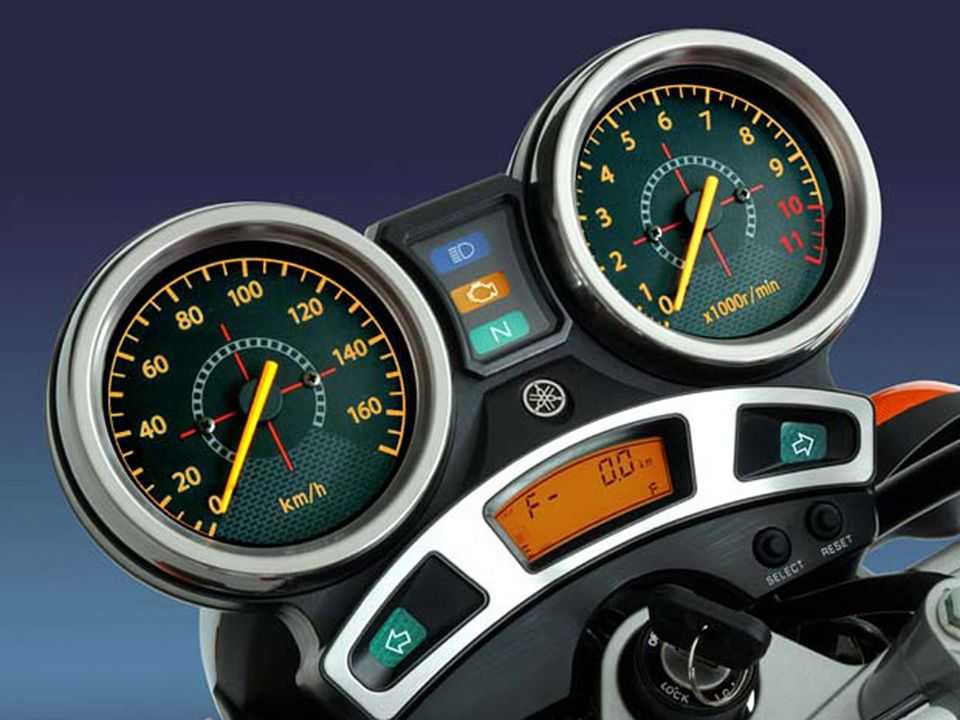 Painel da Yamaha Fazer 250 em sua primeira geração Painel da Yamaha Fazer 250 em sua primeira geração