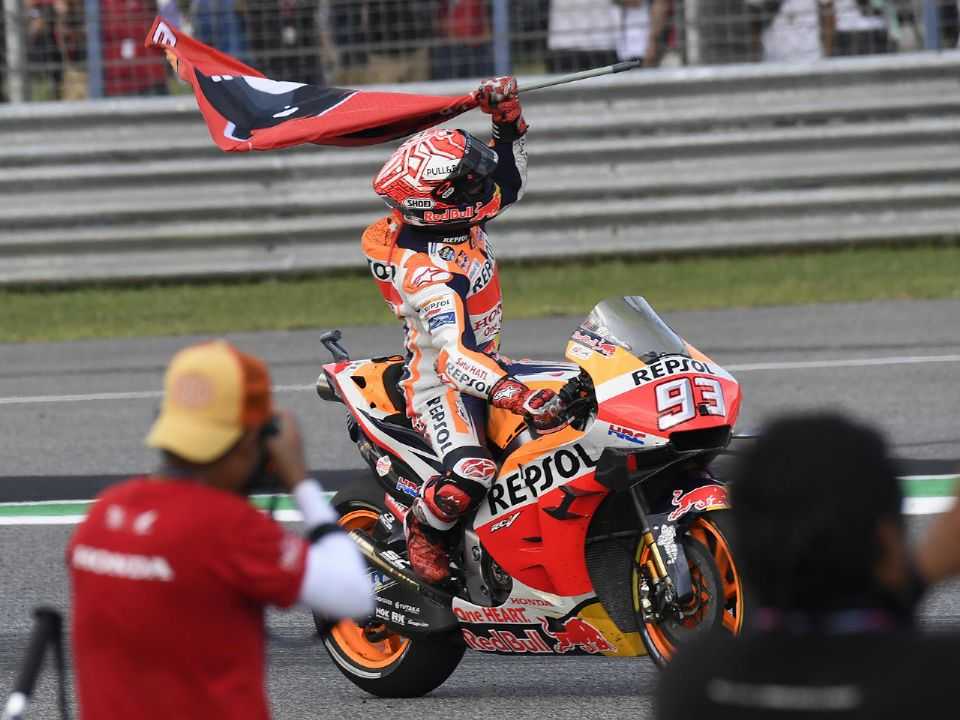 Marc Mrquez comemorando a vitria no GP da Tailndia em 2019