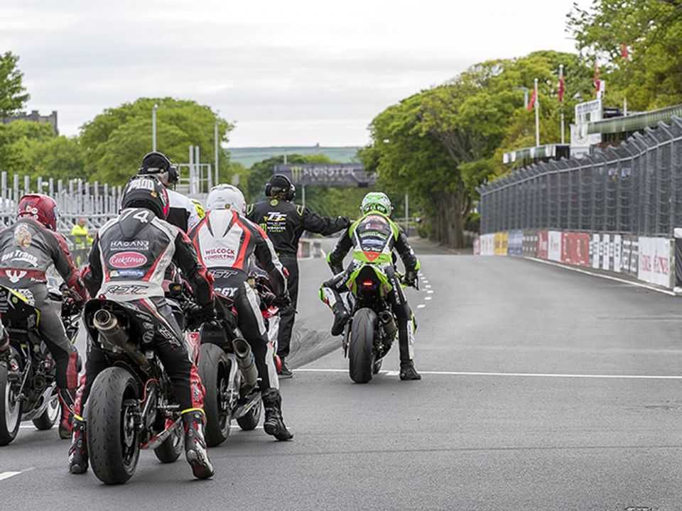 Corrida mortal: um piloto brasileiro na Ilha de Man