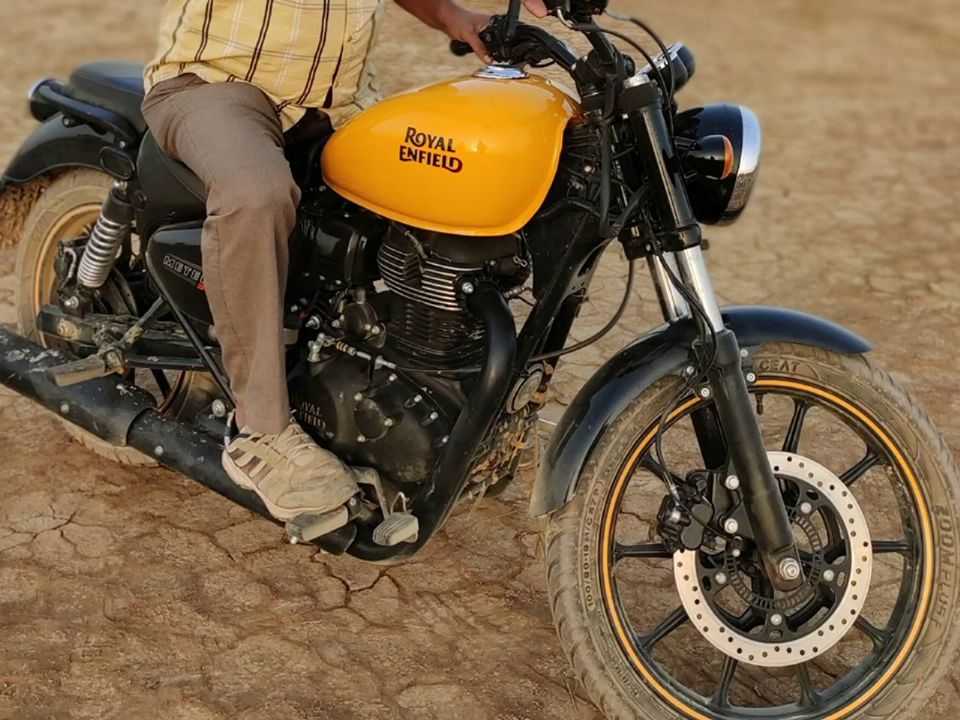 Flagra da nova Royal Enfield Meteor 350