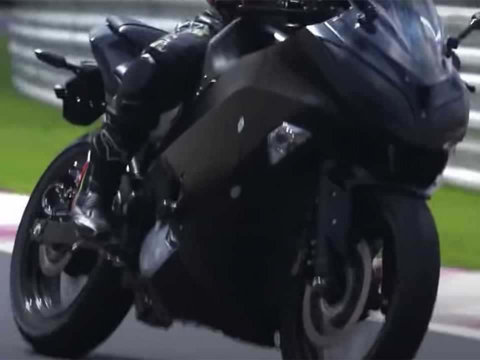 Detalhe da Kawasaki Endeavor, moto eltrica da marca