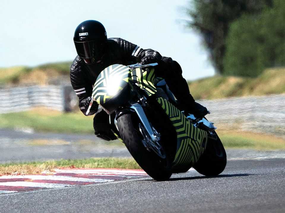 Vendas de motos supera a de carros no Brasil pela primeira vez em