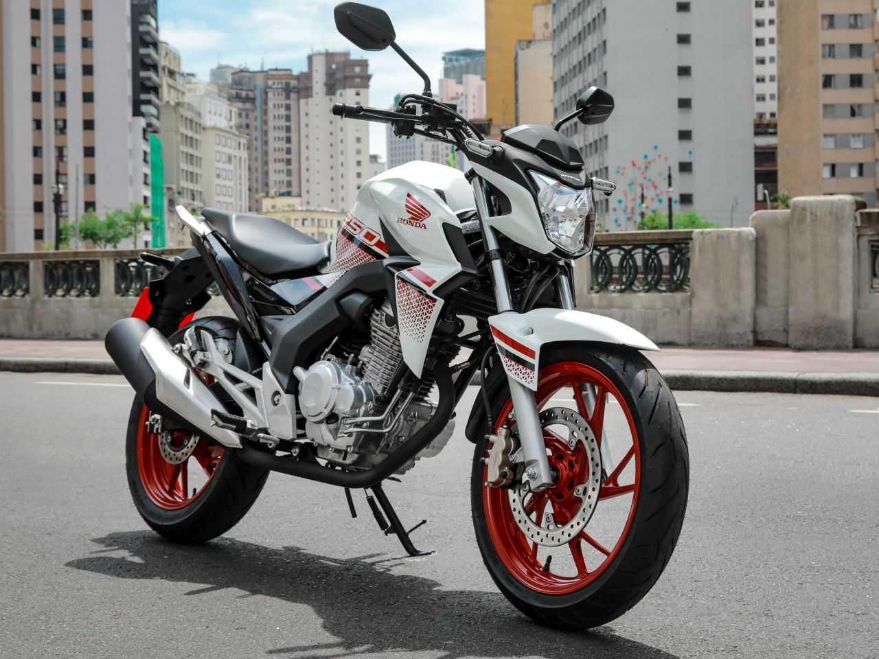 HondaCB Twister 2022 - 3/4 frente