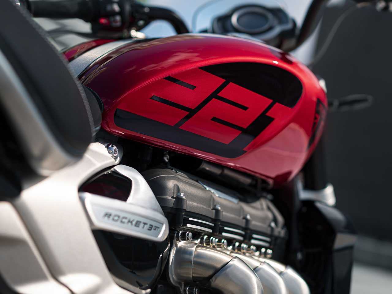 Triumph Rocket 2022 - escapamentos