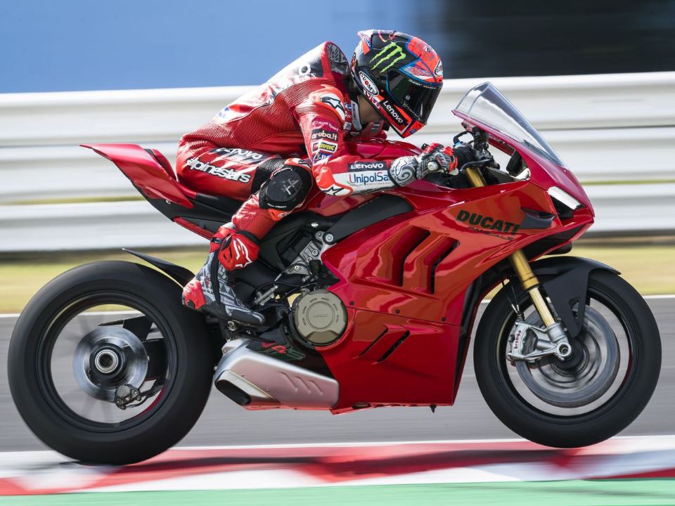 DucatiPanigale V4 2022 - lateral