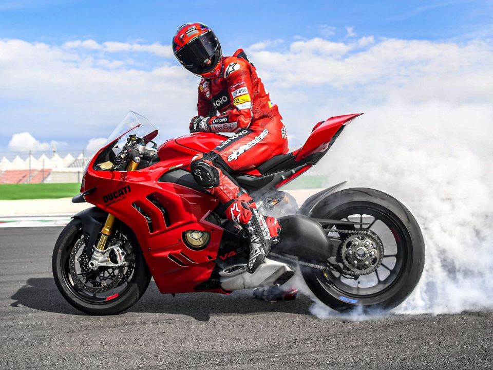 DucatiPanigale V4 2022 - lateral