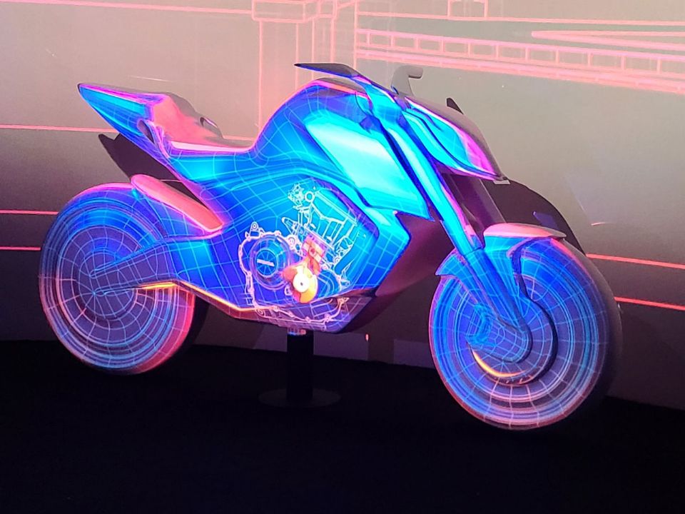A escultura exposta pela Honda e que antecipa a nova Hornet