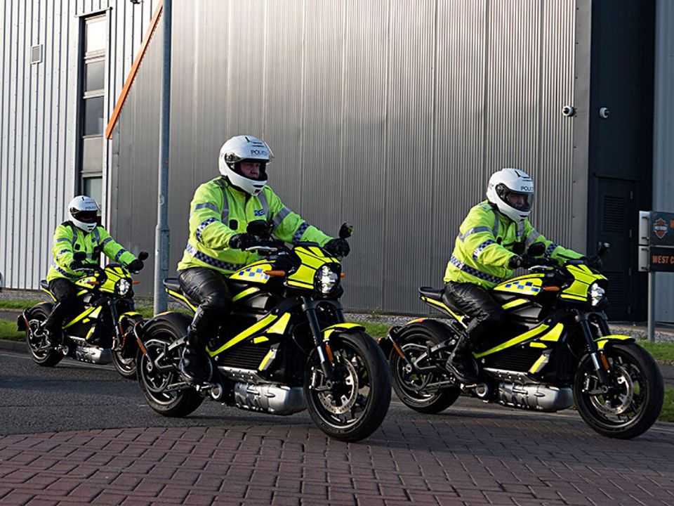 A polícia escocesa recebeu seis motos elétricas