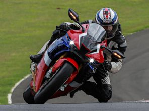 R de Racing: como anda a nova Honda CBR 1000RR-R SP