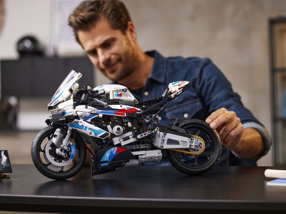 Miniatura da BMW M 1000 RR  bastante realista