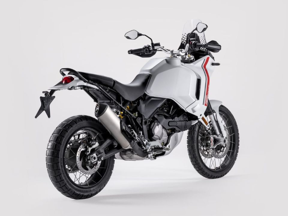 DucatiDesertX 2022 - 3/4 traseira