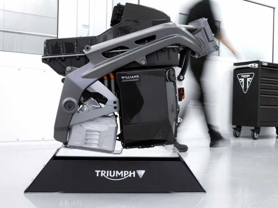 Detalhe do motor e do chassi da Triumph TE-1, desenvolvidos em parceria com a Williams