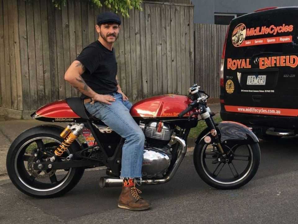 O piloto Charlie Hallam e a MF 650 que quebrou o recorde O piloto Charlie Hallam e a MF 650 que quebrou o recorde