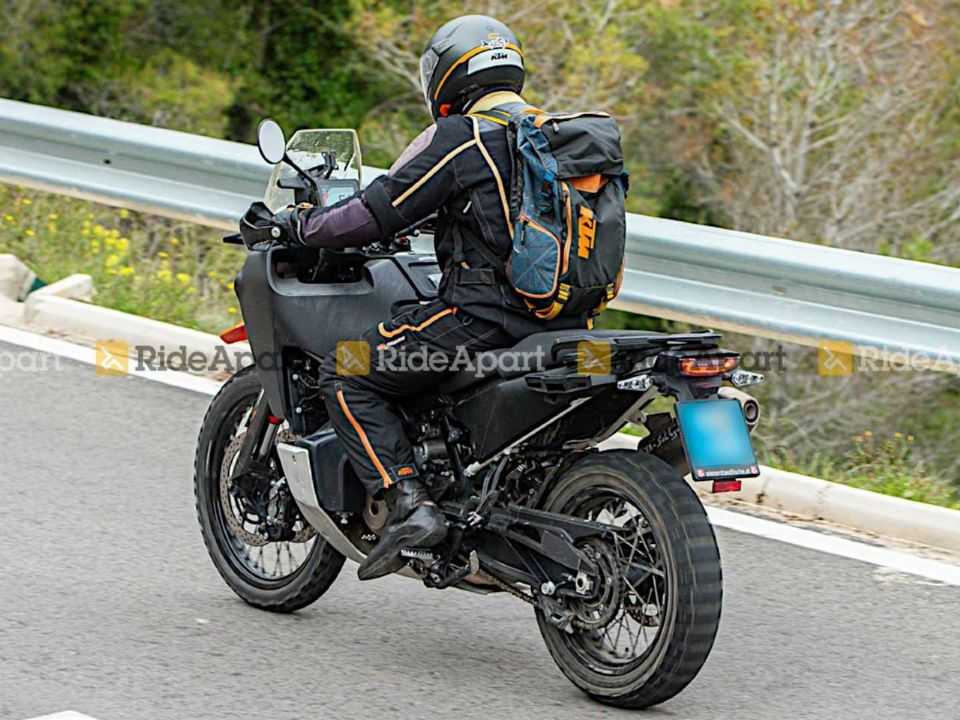 Husqvarna Norden 901 é flagrada em testes