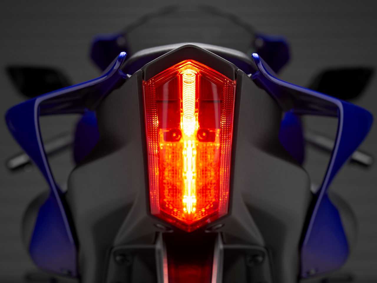 YamahaR7 2022 - lanternas