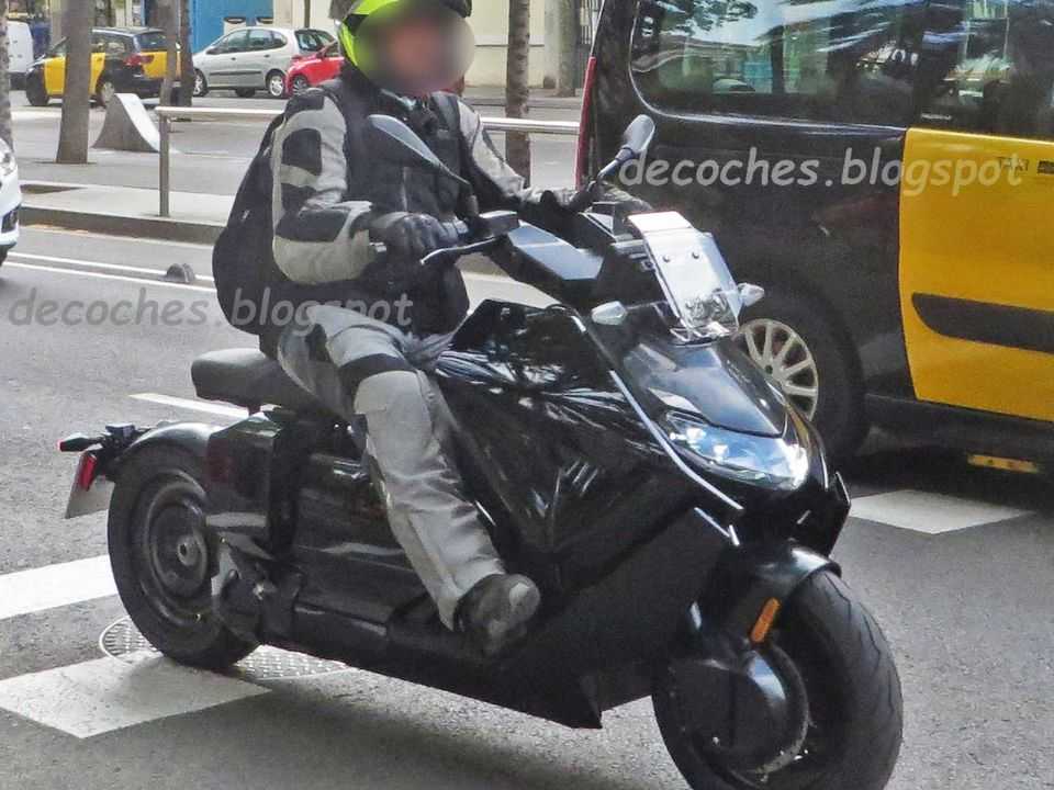 BMW CE 04: scooter elétrica circula em testes