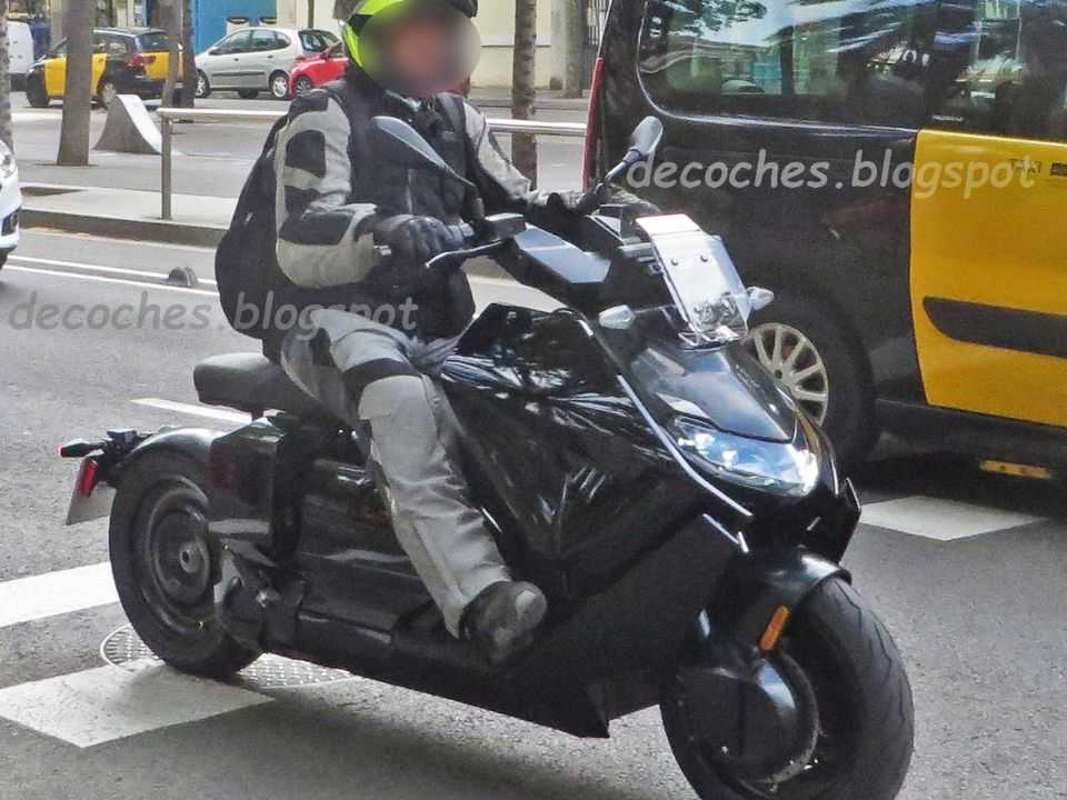 BMW CE 04: scooter eltrica circula em testes