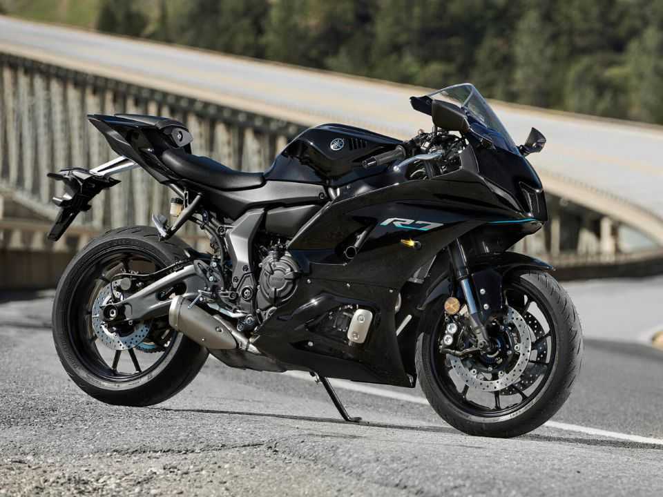 Yamaha R7 2022 - 3/4 frente