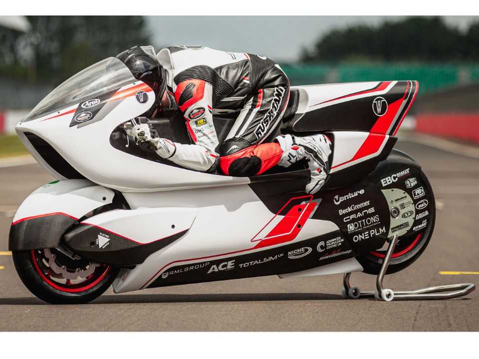 A WMC250EV em Silverstone: meta de chegar aos 400 km/h