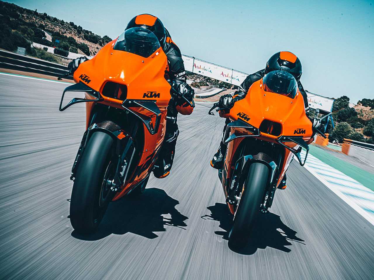 KTM RC 8C 2022 - frente