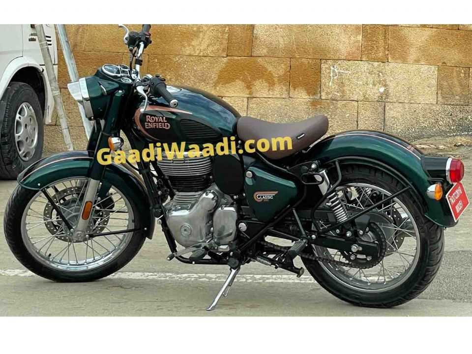 A Royal Enfield Classic 350 2021 flagrada na ndia