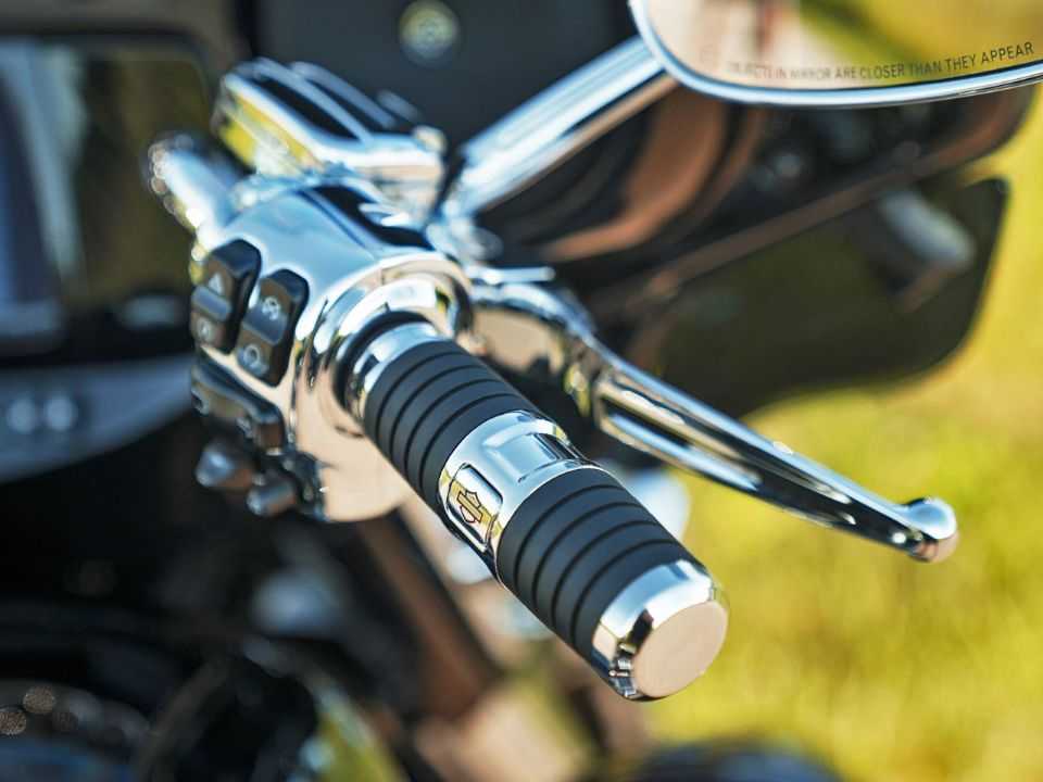Harley-DavidsonCVO Limited 2021 - escapamentos