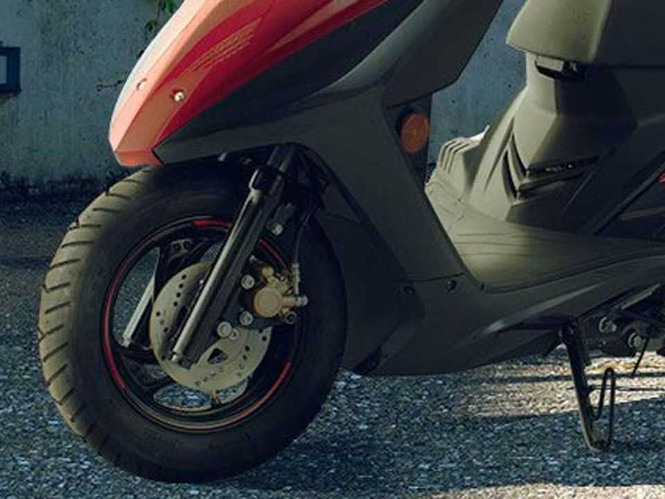 Rodas pequenas de alguns scooters exigem atenção redobrada dos motociclistas na hora de rodar nas ruas