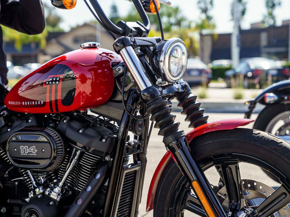 Harley-Davidson Street Bob 2022 com novo grafismo