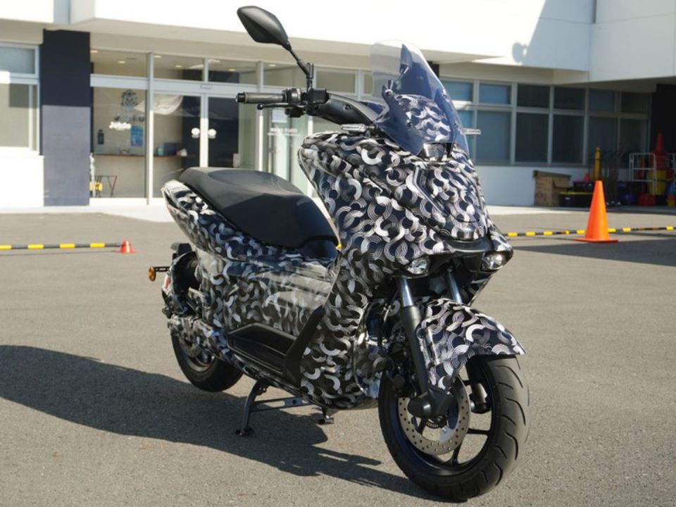 Yamaha E01 elétrico em sua versão final de produção