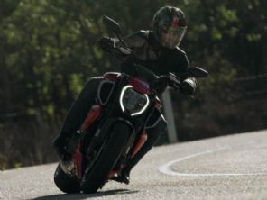 Diavel V4