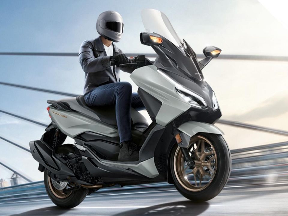 Honda Forza 350 no Brasil: já andamos com a nova scooter média; assista -  08/08/2022 - UOL Carros