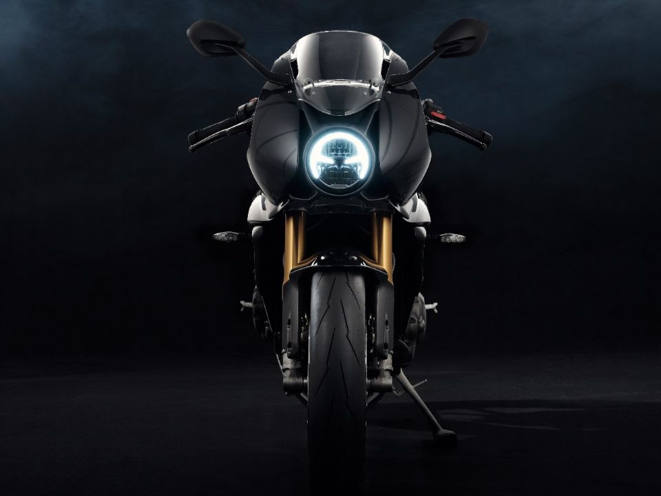 Triumph Speed Triple 1200 RR Bond Edition