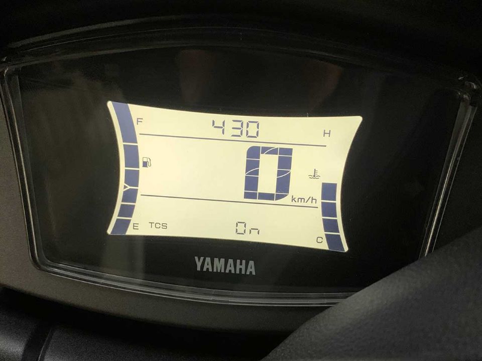 Controle de tração no painel do Yamaha NMax 2023