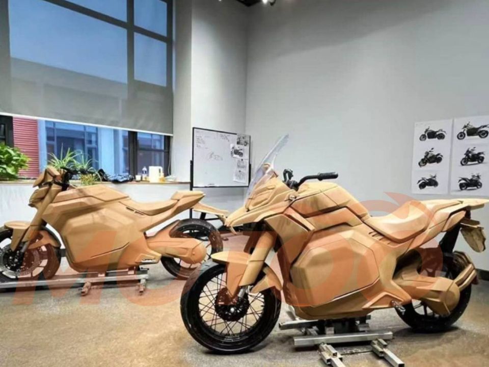 Nova geração de motos elétricas da Voltz ainda em mocape de argila